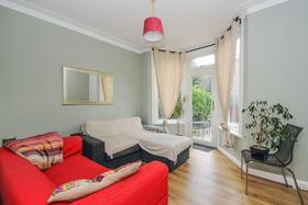 2 bedroom Flat for s...